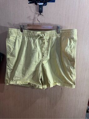 Amazon Essentials Men's Light Yellow Casual Shorts with Drawstring Size XL